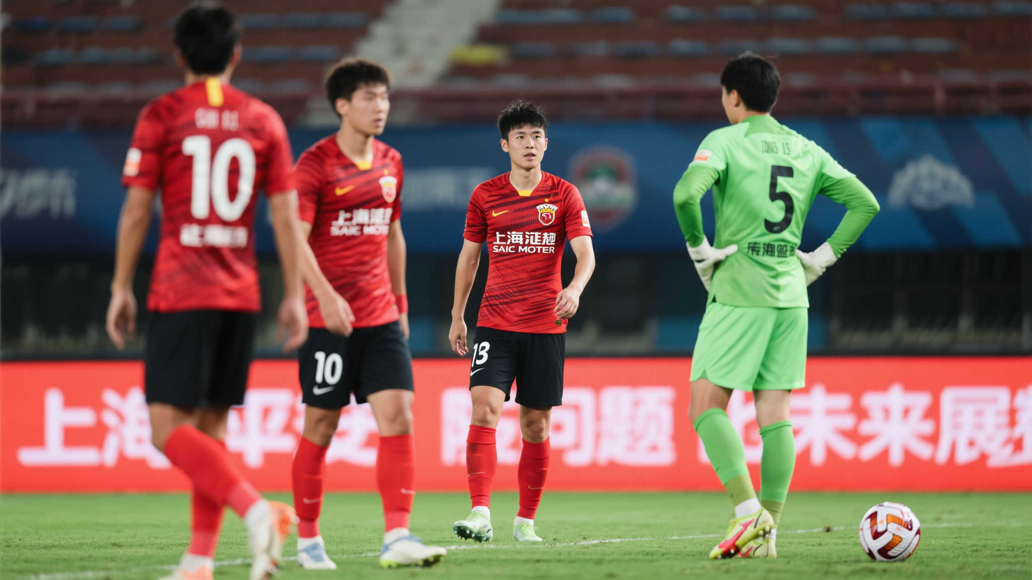 海港足协杯出局解析：可用之兵有限，年轻球员略显拘谨